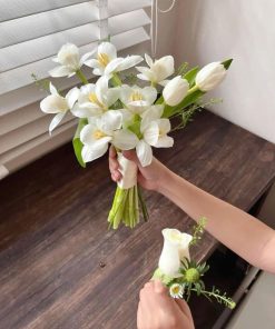 Bó hoa cưới tulip Nụ Hôn Đầu Mùa