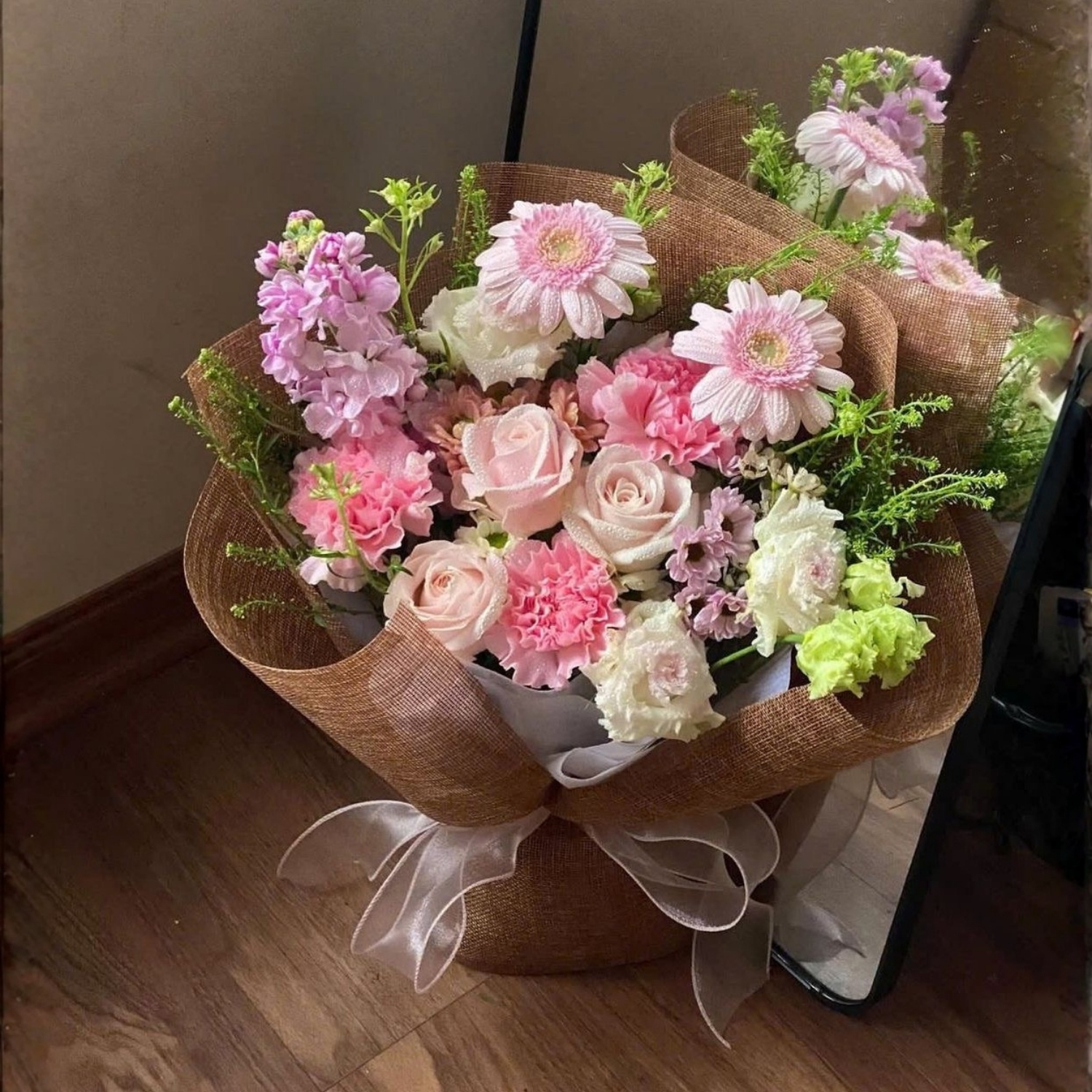 The Glow Hoa chúc mừng tốt nghiệp The Glow