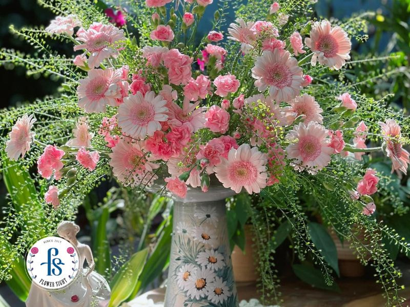 cắm hoa đồng tiền để bàn cưới
