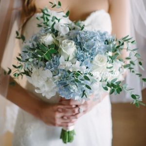 cách bó hoa cưới cầm tay