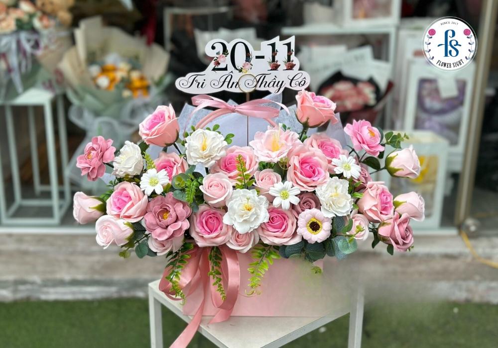 Cắm giỏ hoa sáp tặng thầy cô lưu giữ kỷ niệm
